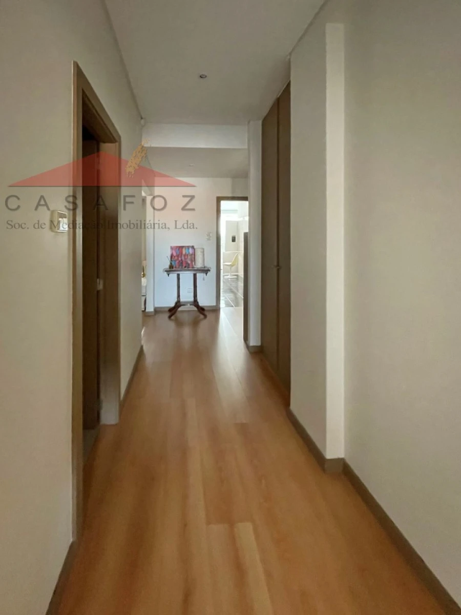 Apartamento T2 para Arrendamento em Ramalde Foto 15