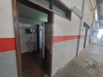 Armazém para Venda em Gulpilhares e Valadares
