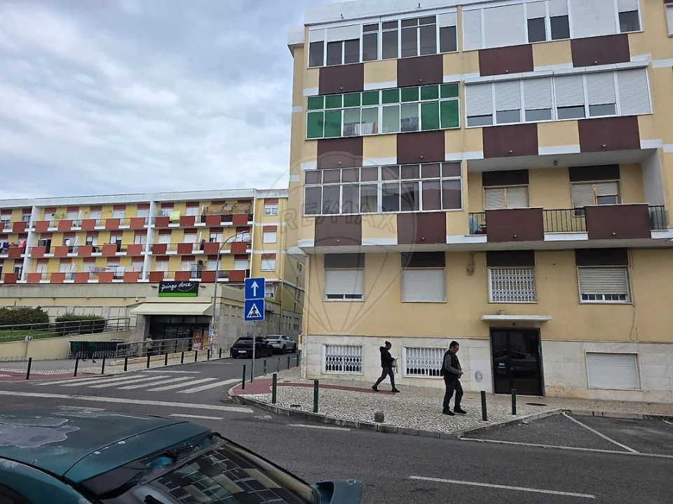 Apartamento T3 para Venda em Massamá e Monte Abraão Foto 3