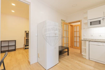 Apartamento T1 para Arrendamento em Campo de Ourique