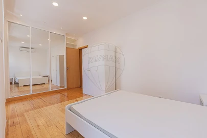 Apartamento T1 para Arrendamento em Campo de Ourique