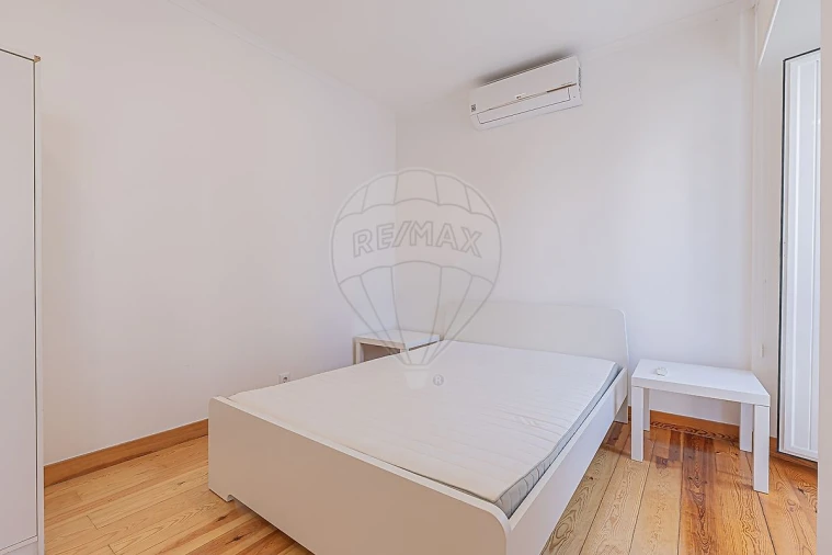 Apartamento T1 para Arrendamento em Campo de Ourique Foto 5