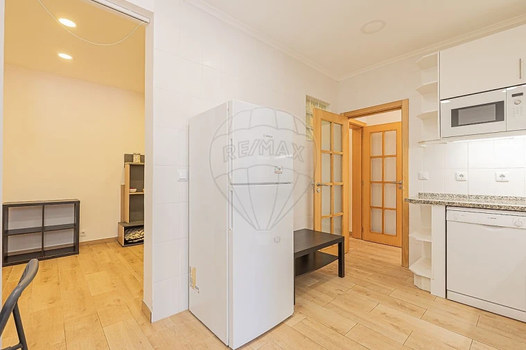 Apartamento T1 para Arrendamento em Campo de Ourique Foto 24