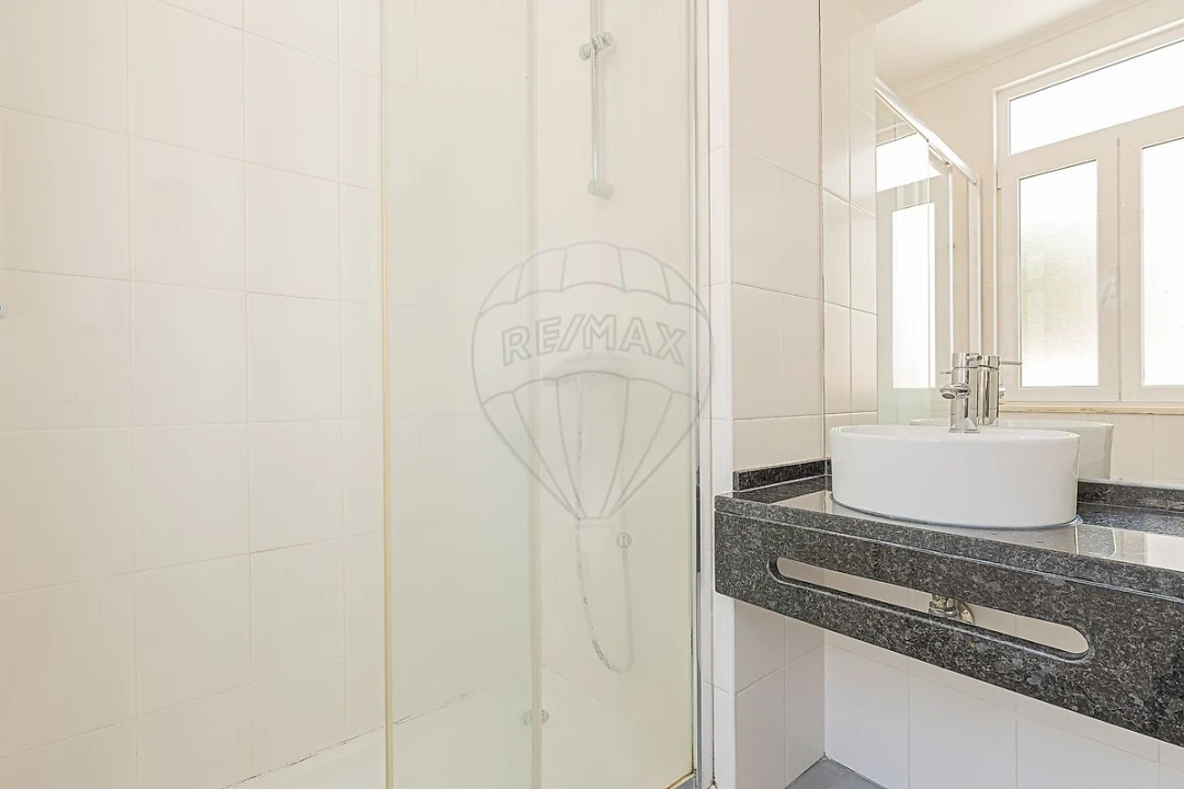 Apartamento T1 para Arrendamento em Campo de Ourique Foto 18