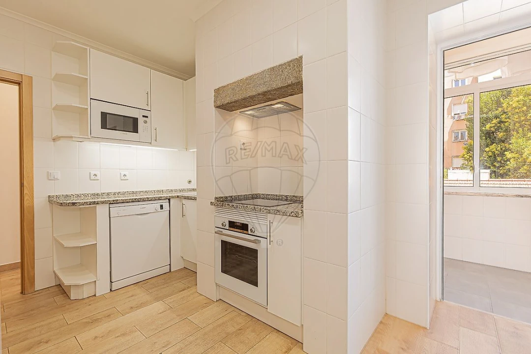 Apartamento T1 para Arrendamento em Campo de Ourique Foto 28