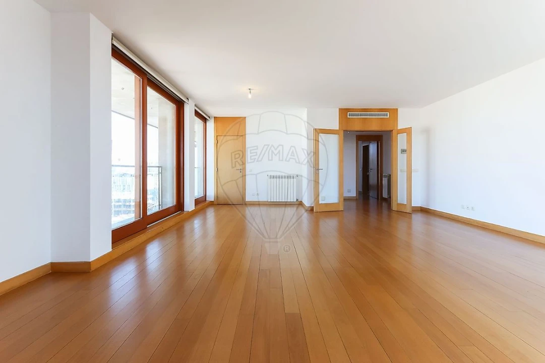 Apartamento T3 para Arrendamento em Parque das Nações Foto 25