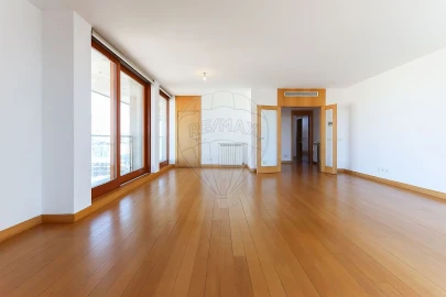 Apartamento T3 para Arrendamento em Parque das Nações