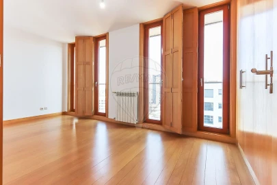Apartamento T3 para Arrendamento em Parque das Nações