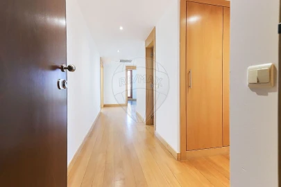Apartamento T3 para Arrendamento em Parque das Nações