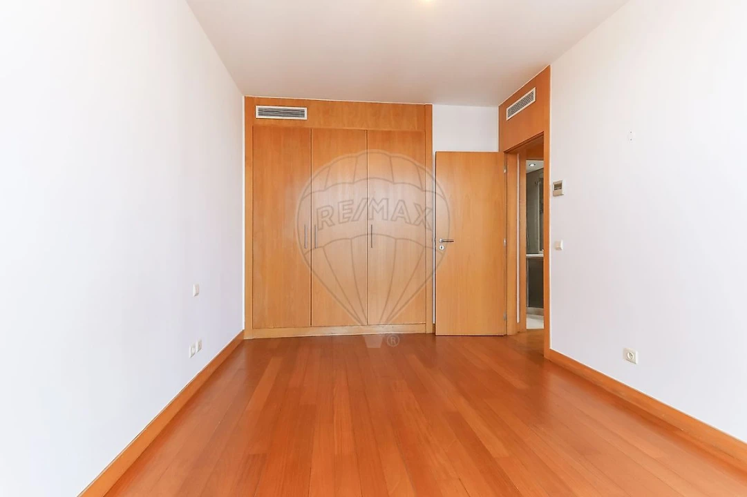 Apartamento T3 para Arrendamento em Parque das Nações Foto 23