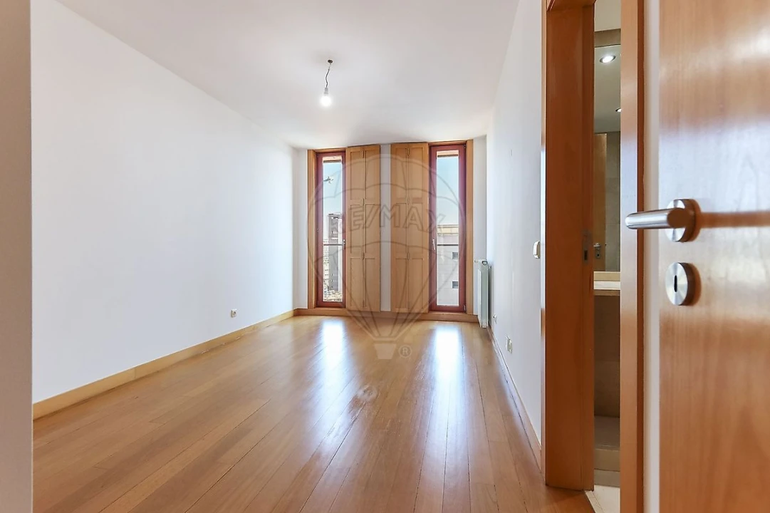 Apartamento T3 para Arrendamento em Parque das Nações Foto 35