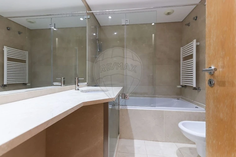 Apartamento T3 para Arrendamento em Parque das Nações Foto 28