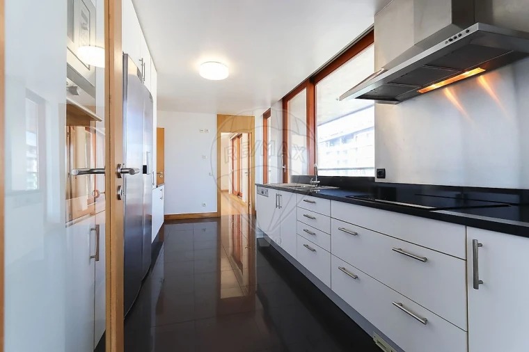 Apartamento T3 para Arrendamento em Parque das Nações Foto 5