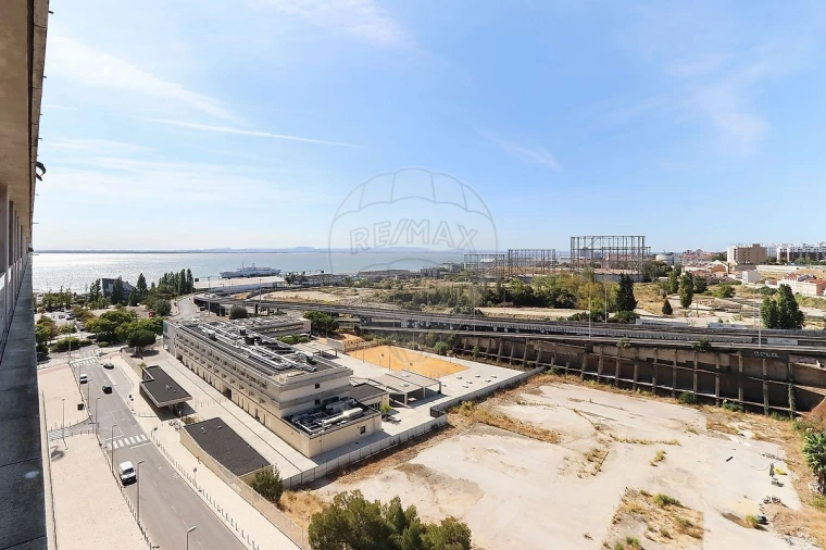 Apartamento T3 para Arrendamento em Parque das Nações Foto 14