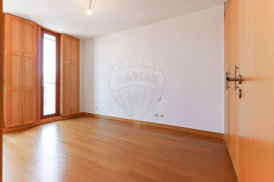 Apartamento T3 para Arrendamento em Parque das Nações Foto 9