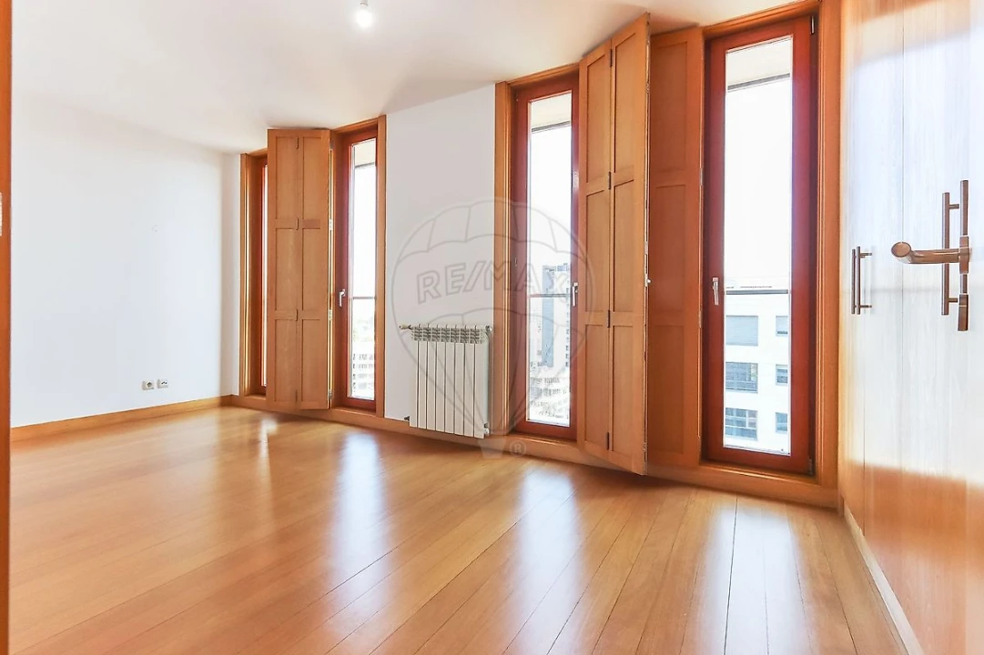 Apartamento T3 para Arrendamento em Parque das Nações Foto 26