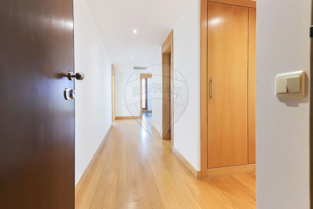Apartamento T3 para Arrendamento em Parque das Nações Foto 37