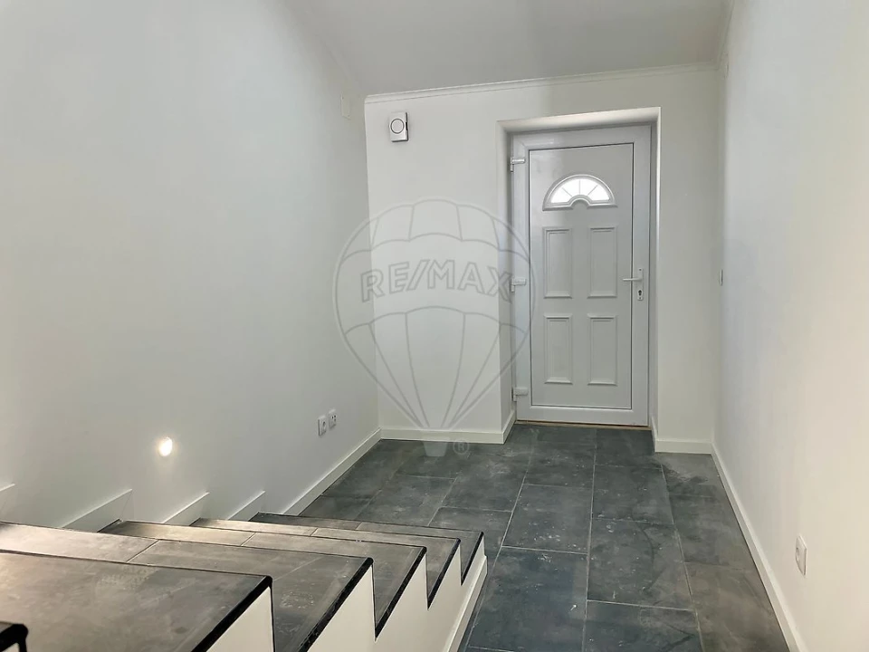 Moradia T2 para Venda em Alguber Foto 8
