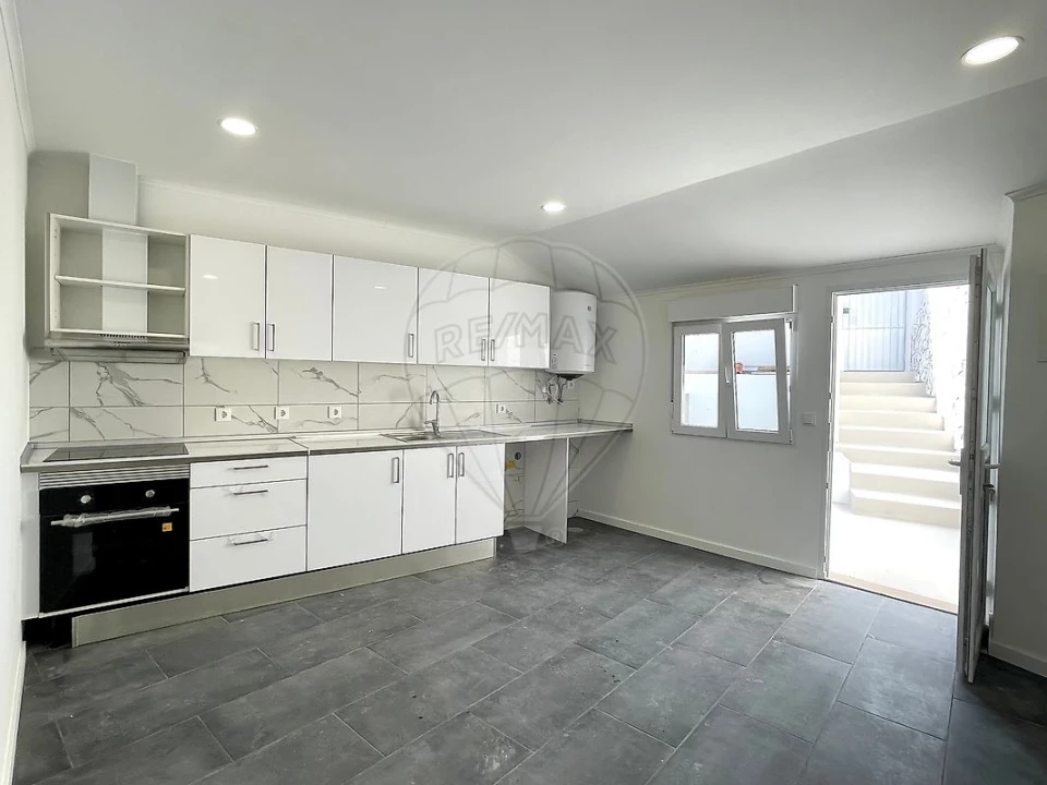 Moradia T2 para Venda em Alguber Foto 2