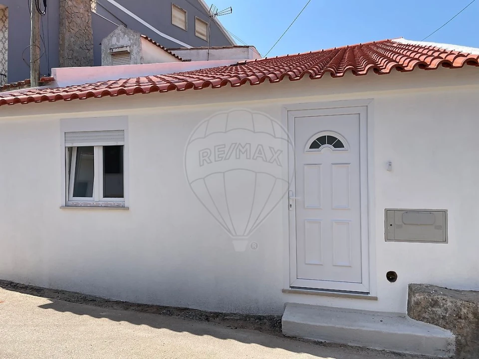 Moradia T2 para Venda em Alguber Foto 5
