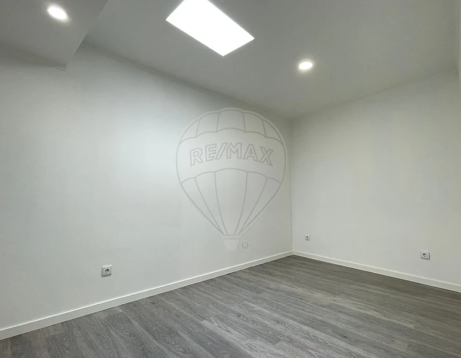 Moradia T2 para Venda em Alguber Foto 11