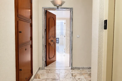 Apartamento T3 para Arrendamento em Alfragide