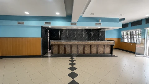 Loja para Arrendamento em Pedrouços