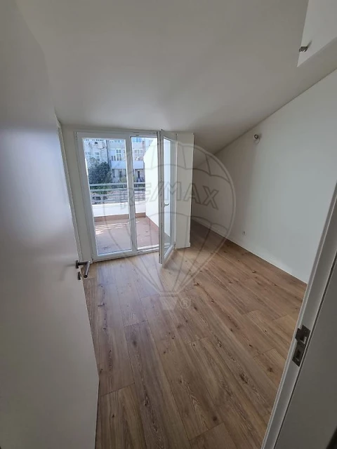 Apartamento T1 para Venda em Campolide