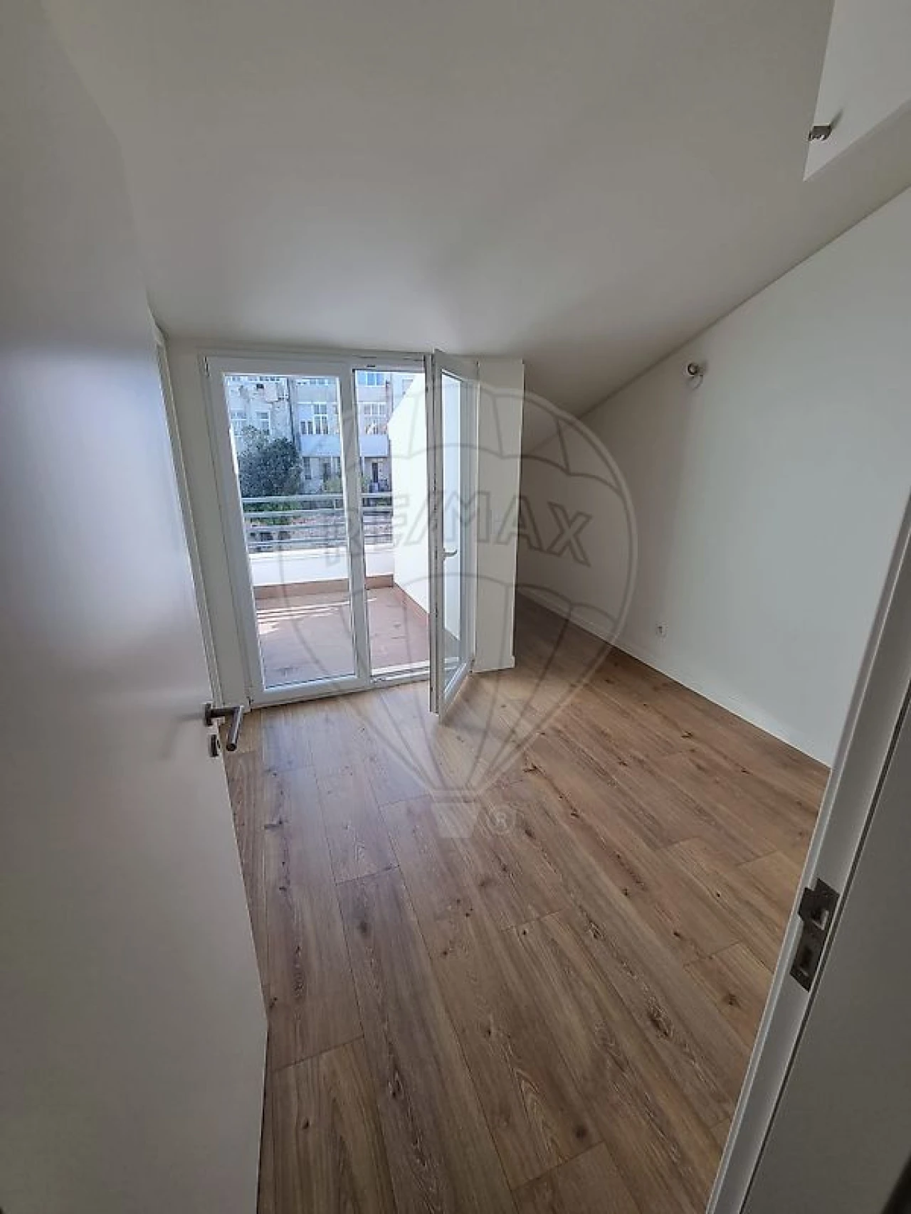 Apartamento T1 para Venda em Campolide Foto 5