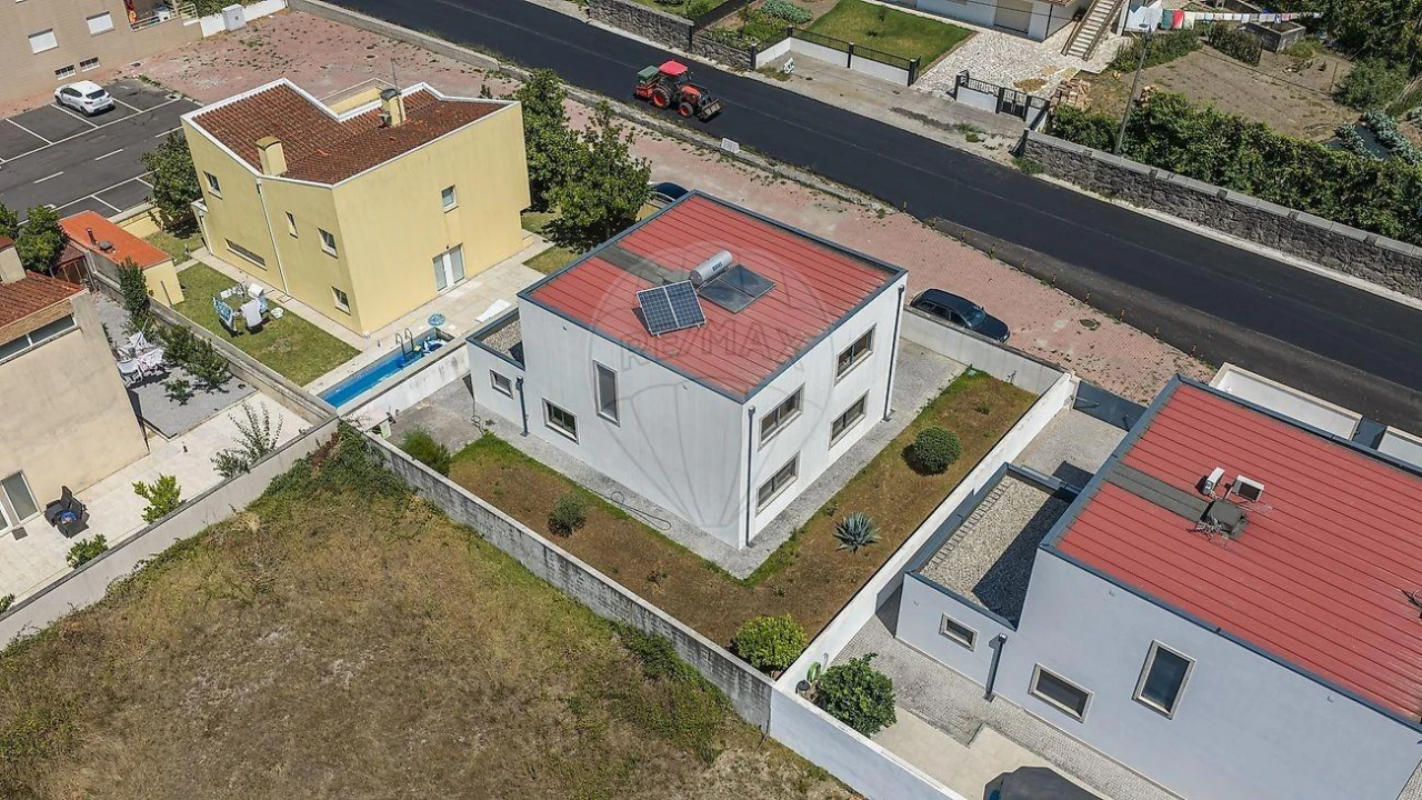 Moradia T3 para Venda em Fonte Arcada e Oliveira Foto 25