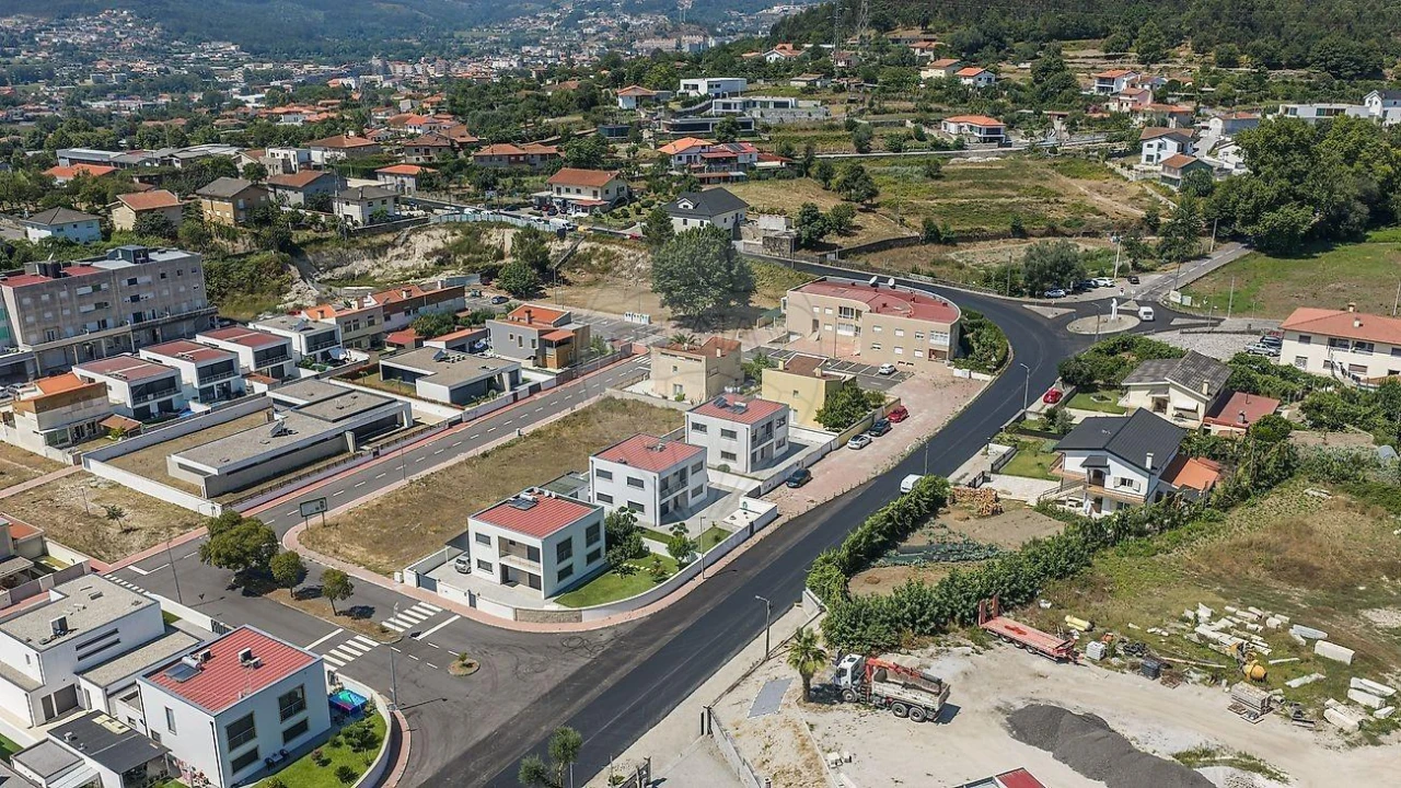 Moradia T3 para Venda em Fonte Arcada e Oliveira Foto 28