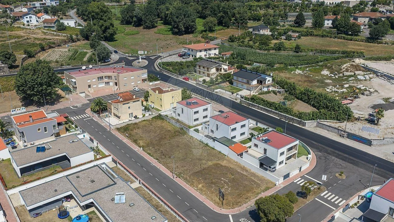 Moradia T3 para Venda em Fonte Arcada e Oliveira Foto 29