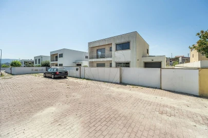 Moradia T3 para Venda em Fonte Arcada e Oliveira