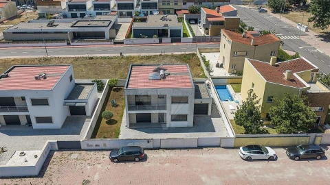 Moradia T3 para Venda em Fonte Arcada e Oliveira