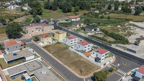 Moradia T3 para Venda em Fonte Arcada e Oliveira