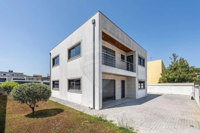 Moradia T3 para Venda em Fonte Arcada e Oliveira
