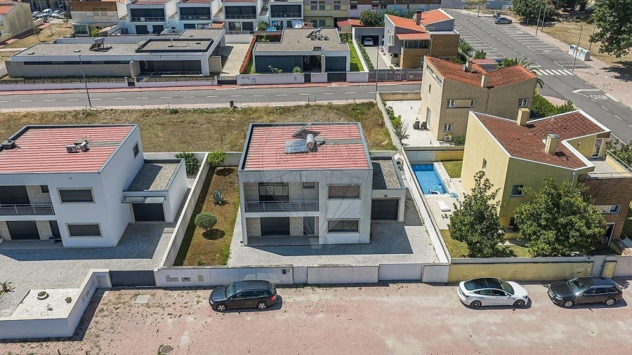 Moradia T3 para Venda em Fonte Arcada e Oliveira Foto 22