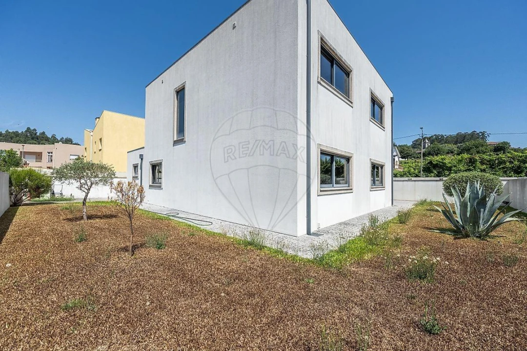 Moradia T3 para Venda em Fonte Arcada e Oliveira Foto 26