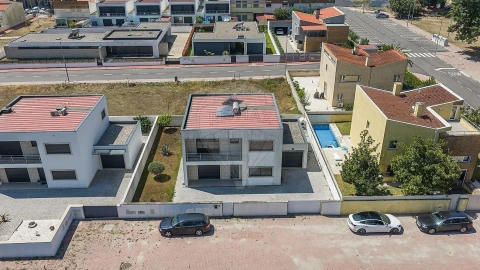 Moradia T3 para Venda em Fonte Arcada e Oliveira
