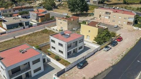 Moradia T3 para Venda em Fonte Arcada e Oliveira