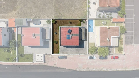 Moradia T3 para Venda em Fonte Arcada e Oliveira