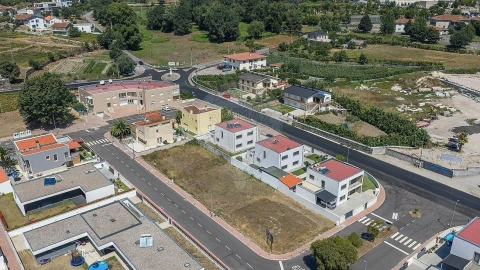 Moradia T3 para Venda em Fonte Arcada e Oliveira