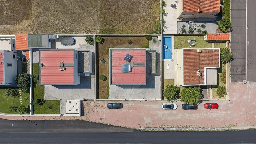 Moradia T3 para Venda em Fonte Arcada e Oliveira Foto 2