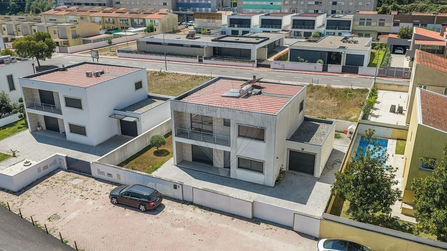 Moradia T3 para Venda em Fonte Arcada e Oliveira Foto 7