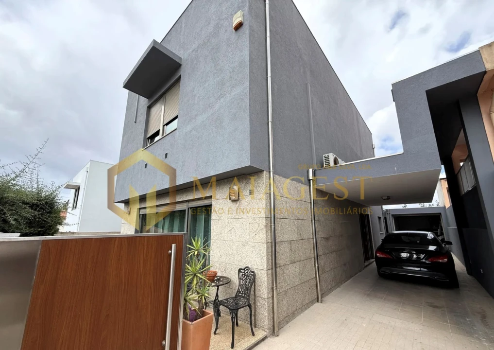 Moradia T3 para Venda em Serzedo e Perosinho Foto 4