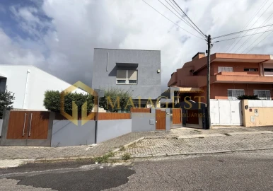 Moradia T3 para Venda em Serzedo e Perosinho