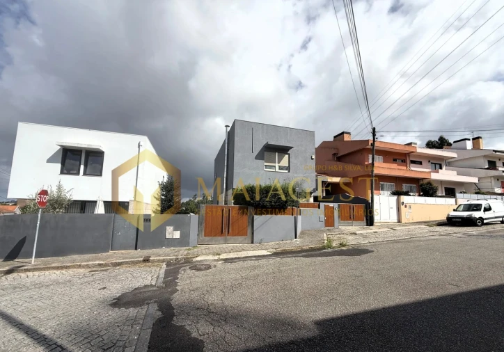 Moradia T3 para Venda em Serzedo e Perosinho Foto 3