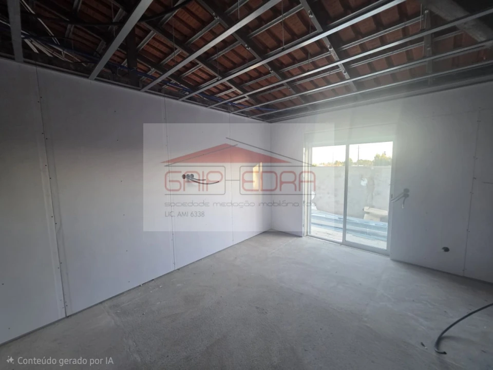 Moradia T4 para Venda em Canelas Foto 16