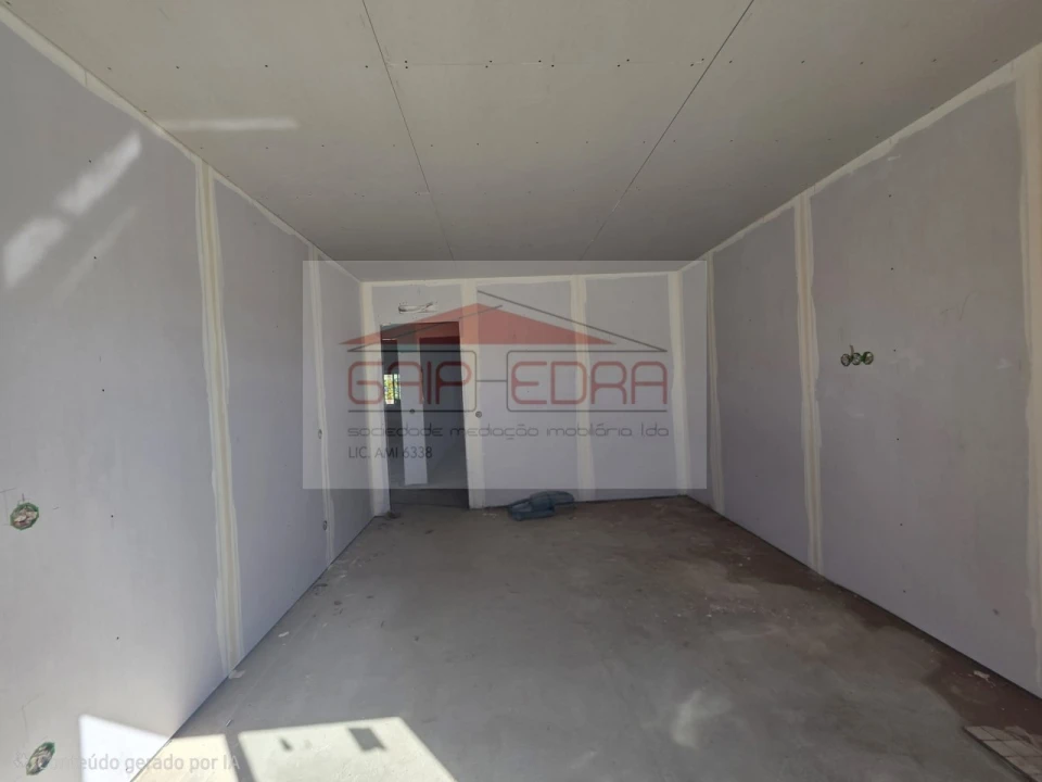 Moradia T4 para Venda em Canelas Foto 5