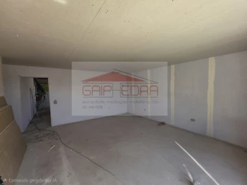 Moradia T4 para Venda em Canelas